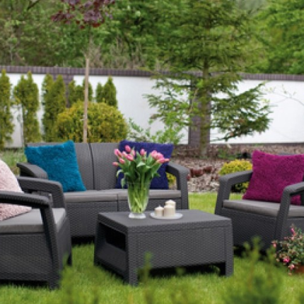 Sodo stalas Korfu rudas