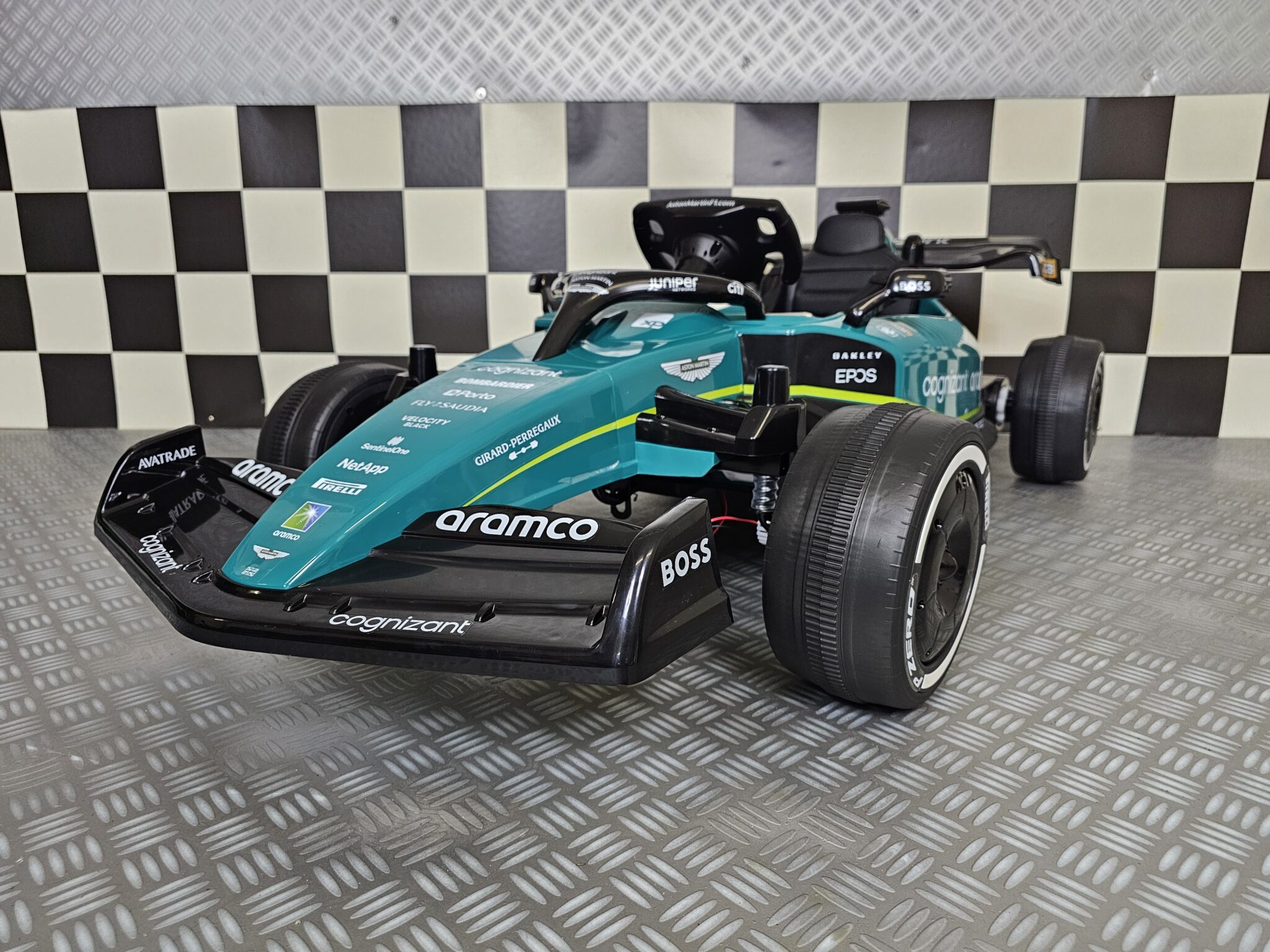 Aston-Martin-Formule-1-kinderauto-24-volt Aston Martin Formula 1 children's car 24 volts - Image 1