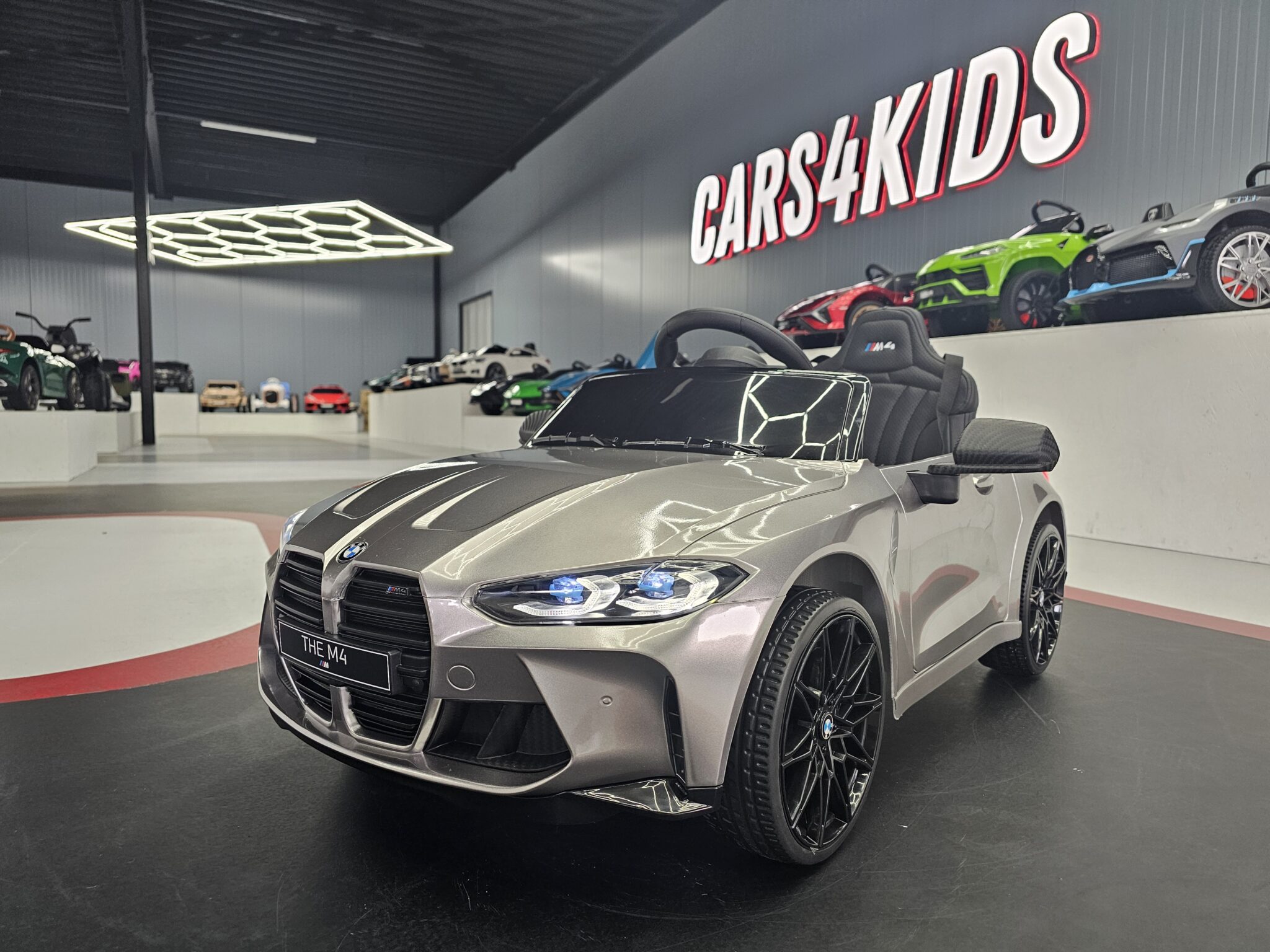 Elektrische-kinderauto-BMW-M4 Electric children's car BMW M4 12 volt metallic grey - Image 1