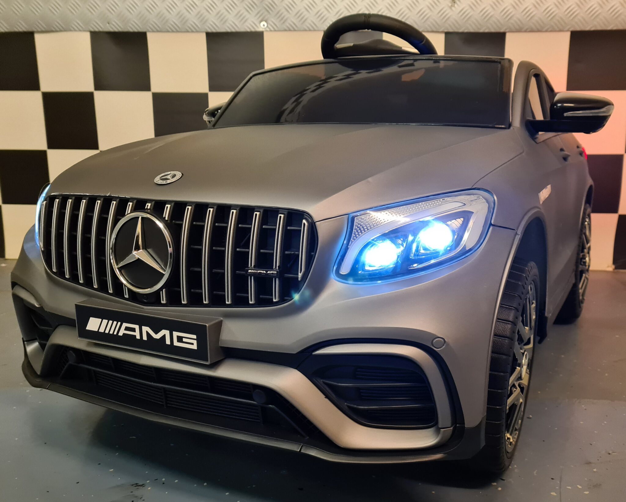 Elektrische-kinderauto-Mercedes-GLC-1 Electric children's car Mercedes GLC 63 AMG matt grey - Image 1