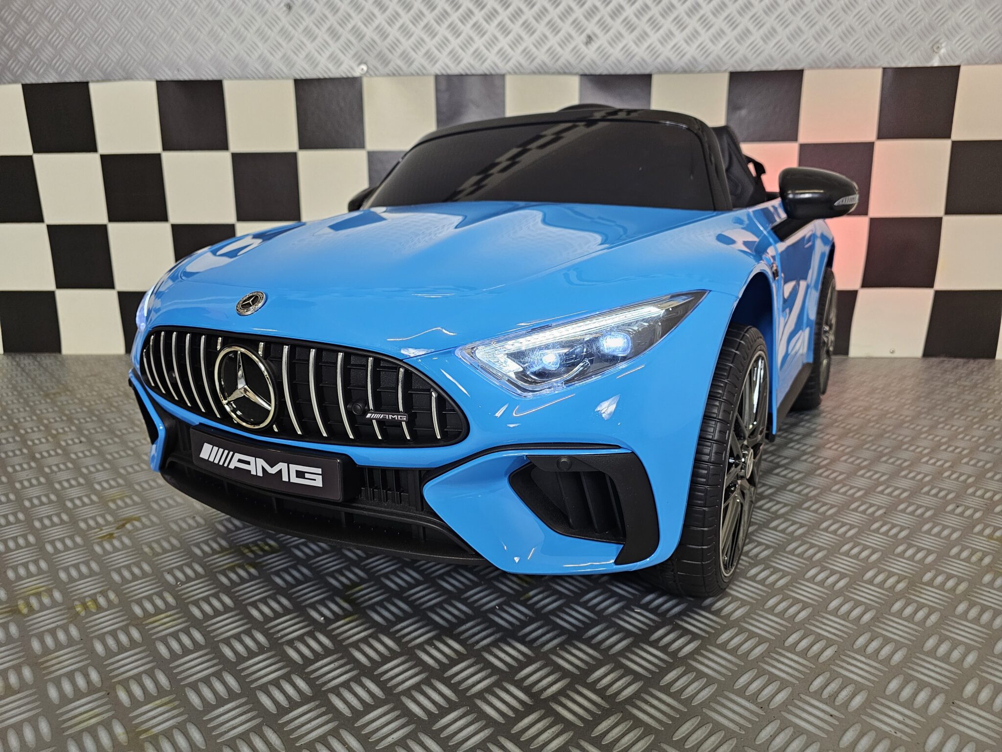 Elektrische-kinderauto-Mercedes-SL63-metallic-blauw Electric children's car Mercedes SL63 12 volt metallic blue - Image 1