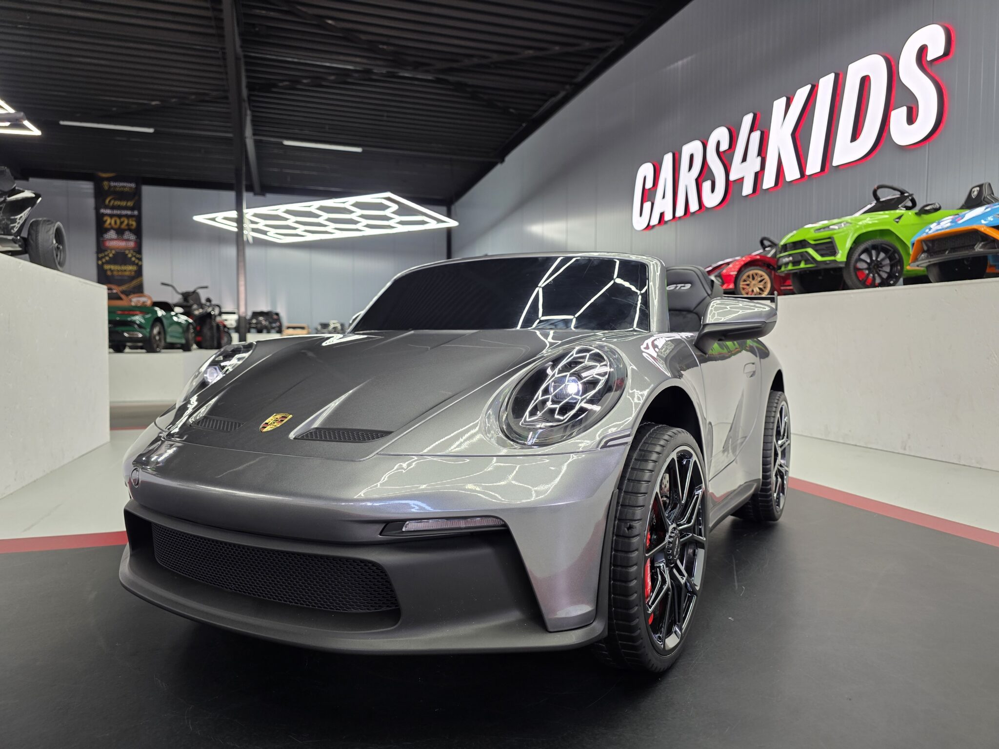 Elektrische-kinderauto-Porsche-911-24-volt Porsche 911 24 volt GT3 ride on car metallic gray - Image 1