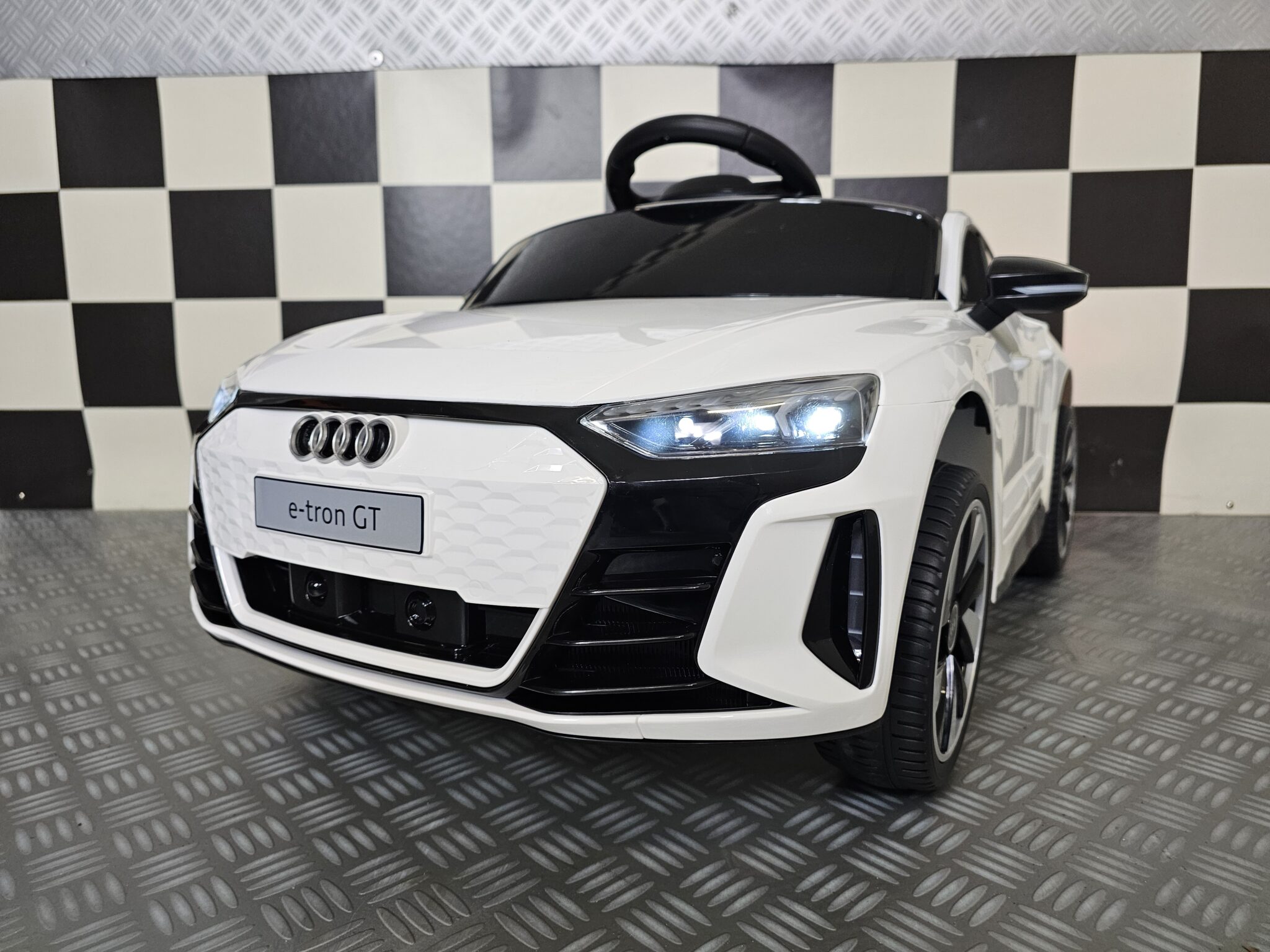Kinderauto-Audi-E-Tron-wit Children's car Audi E-Tron 12 volt white - Image 1