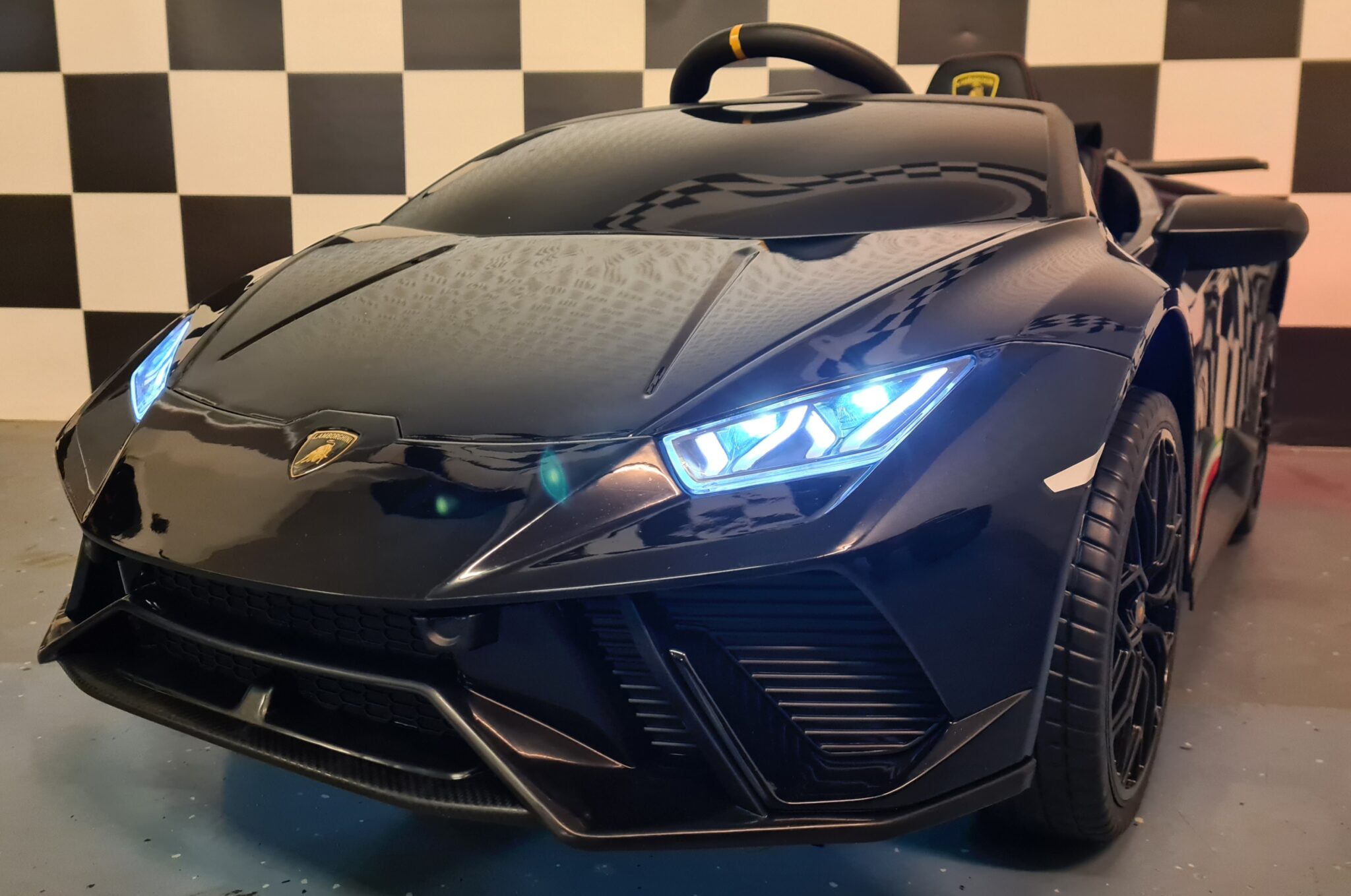 Kinderauto-Lamborghini-Huracan-12-volt Children's car Lamborghini Huracan 12 volts with remote control metallic black - Image 1