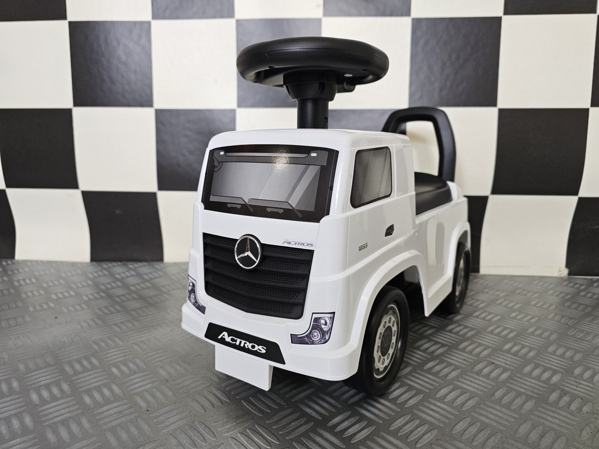 Loopauto-Mercedes-Benz-Actros Running car Mercedes Benz Actros - Image 1
