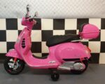 Vespa GTS children's scooter Pink 12 volts with windshield - Image 2