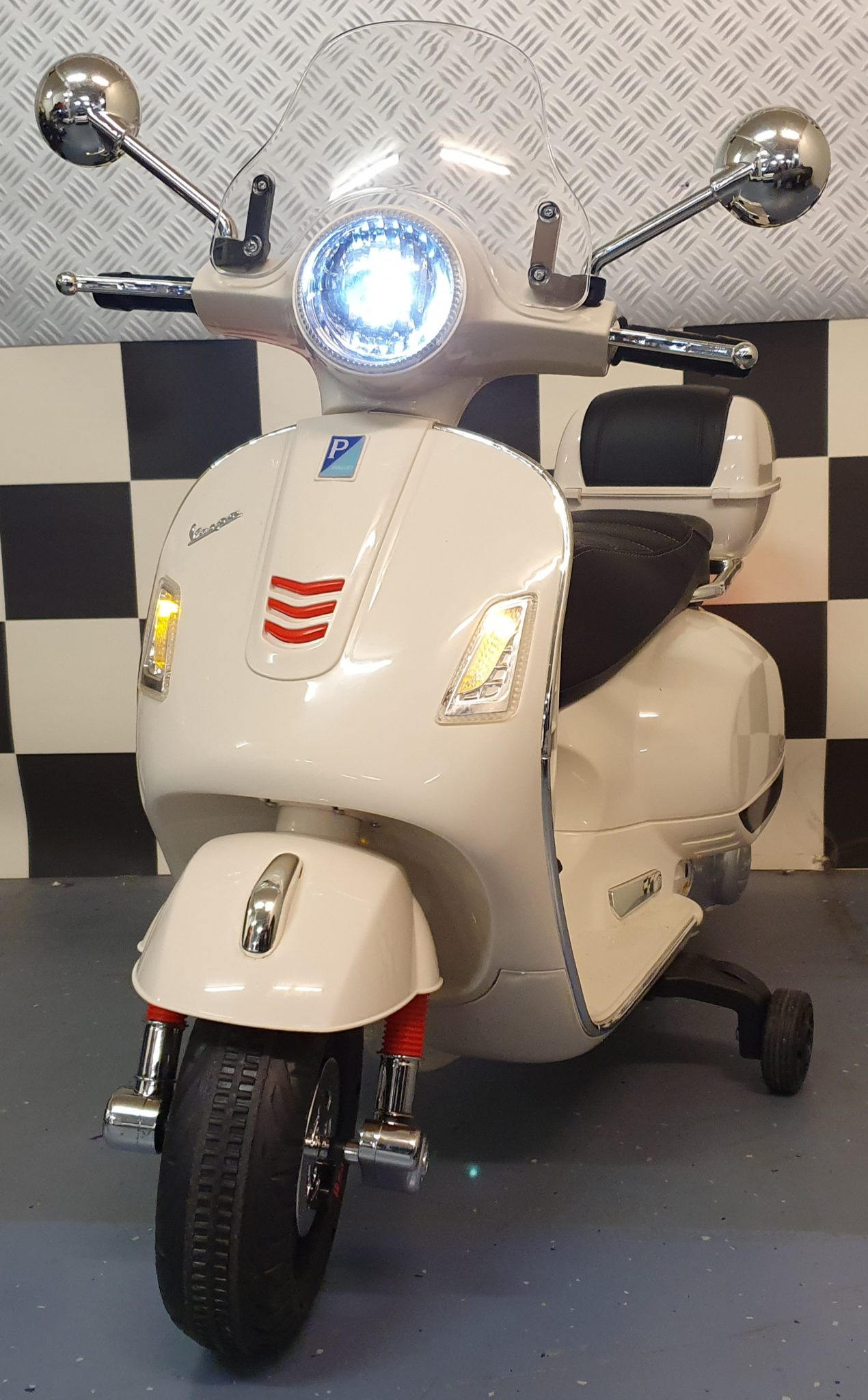 vespa-kinder-scooter Vespa GTS children's scooter 12 volt white - Image 1