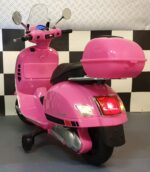 Vespa GTS children's scooter Pink 12 volts with windshield - Image 3