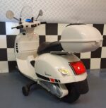 Vespa GTS children's scooter 12 volt white - Image 3