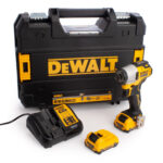 DCF801D2 DeWALT 12V smūginis suktuvas (2x2.0 Ah)