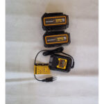 EKSPOZICINIS DCB1102P2M DeWALT McLaren Edition 18V akumuliatorių ir kroviklio rinkinys (2x5.0 Ah)