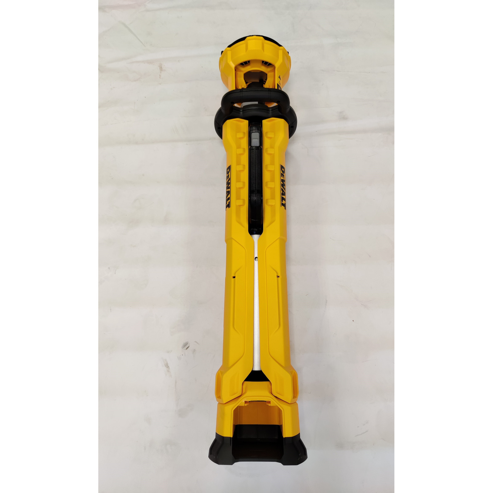 ekspozicinis-dcl079-dewalt-18v-prozektorius-su-trikoju-stovu EKSPOZICINIS DCL079 DeWALT 18V prožektorius su trikoju stovu - Image 1